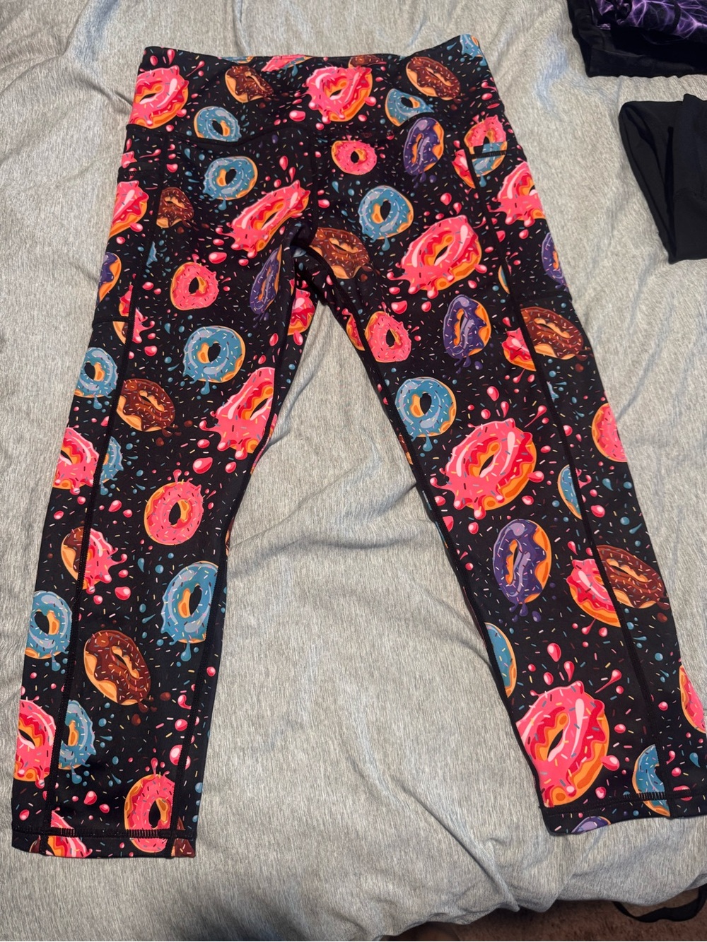 CVG Glazed & Confused Donut Capri Leggings Size L